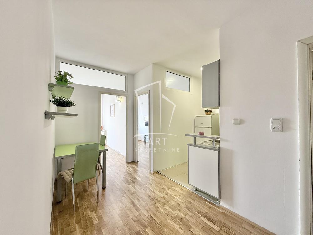 Stan na prodaju u Beogradu, Vračar, dvoiposoban, 38m2, cena 169000 evra