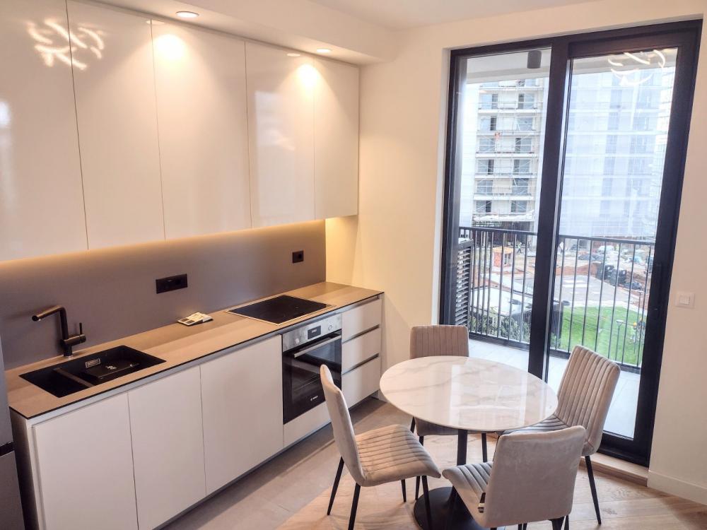 Stan na prodaju u Beogradu, Beograd na vodi, trosoban, 84m2, cena 370000 evra