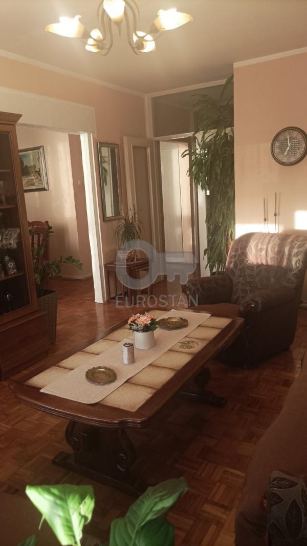 Stan na prodaju u Beogradu, Rakovica, cetvorosoban, 91m2, cena 192000 evra