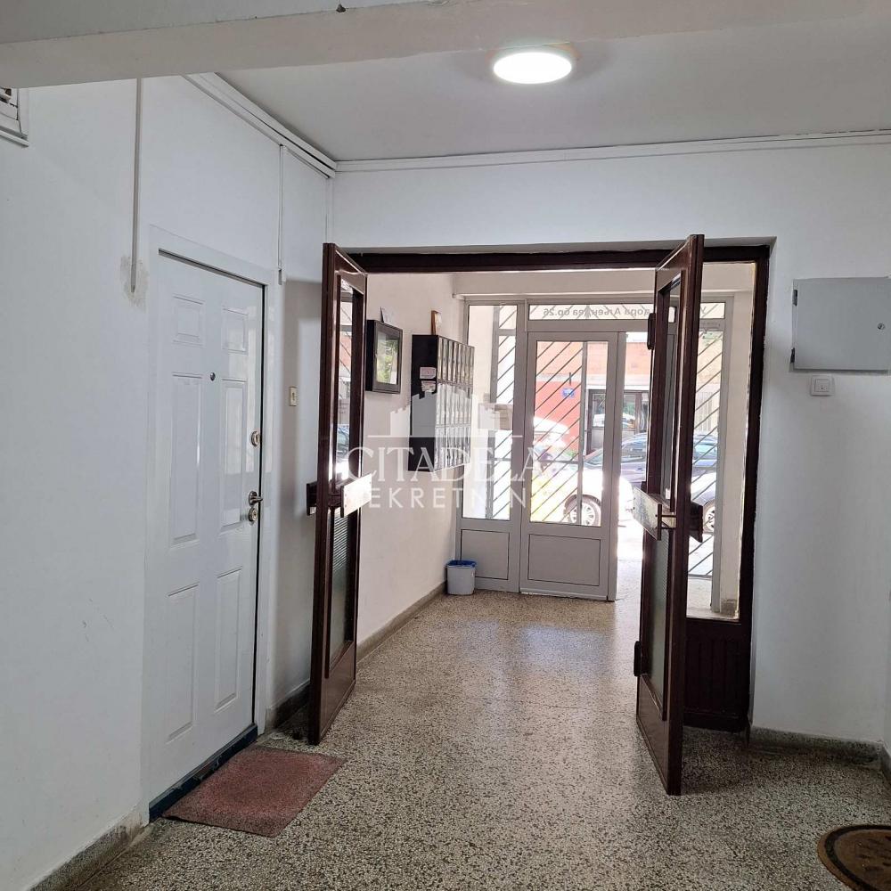 Stan na prodaju u Beogradu, Karaburma, jednoiposoban, 41m2, cena 102000 evra