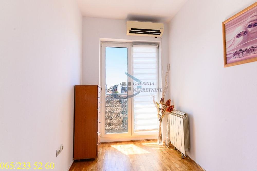 Stan na prodaju u Beogradu, Vračar, jednoiposoban, 43m2, cena 165000 evra