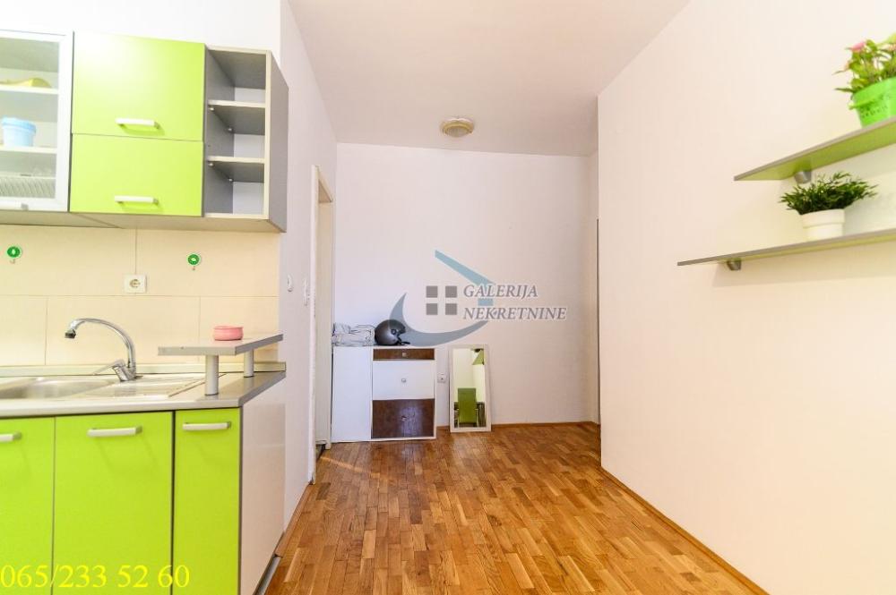 Stan na prodaju u Beogradu, Vračar, jednoiposoban, 43m2, cena 165000 evra