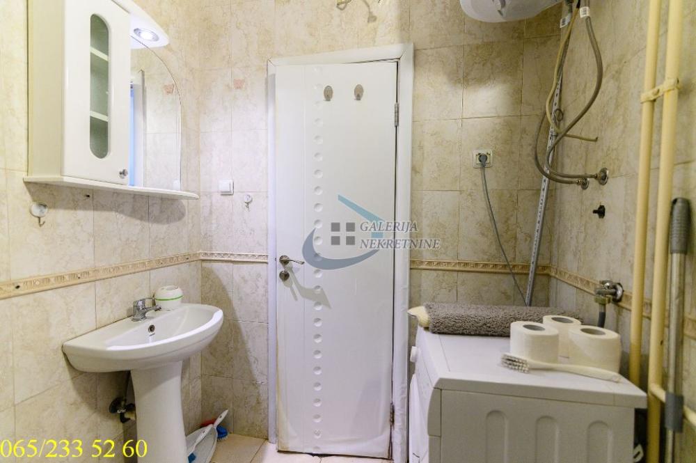 Stan na prodaju u Beogradu, Vračar, jednoiposoban, 43m2, cena 165000 evra