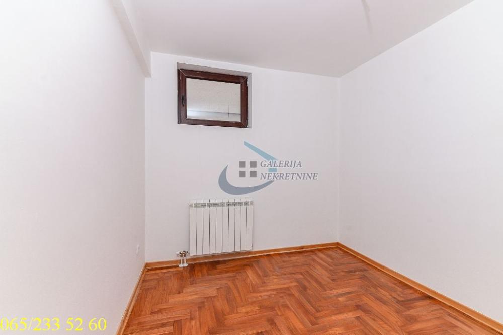 Stan na prodaju u Beogradu, Vračar, trosoban, 56m2, cena 168000 evra