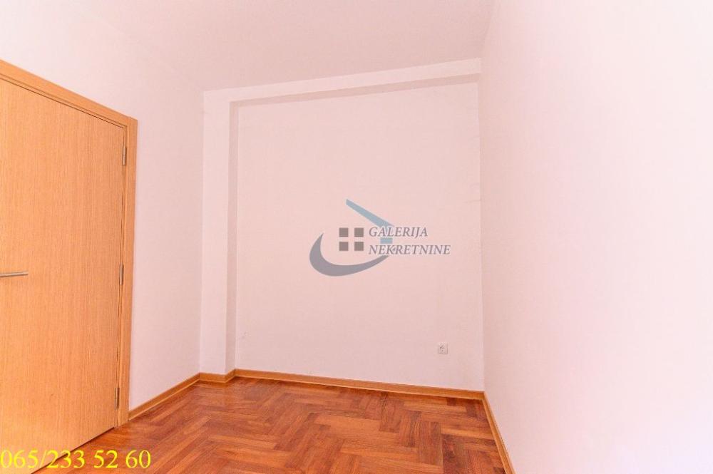 Stan na prodaju u Beogradu, Vračar, trosoban, 56m2, cena 168000 evra