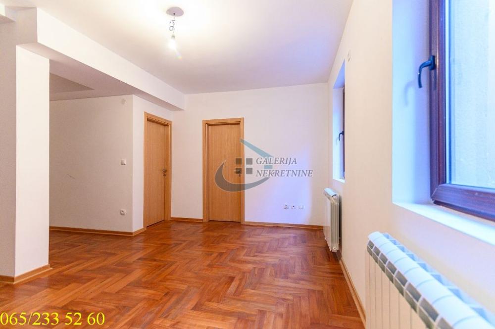 Stan na prodaju u Beogradu, Vračar, trosoban, 56m2, cena 168000 evra