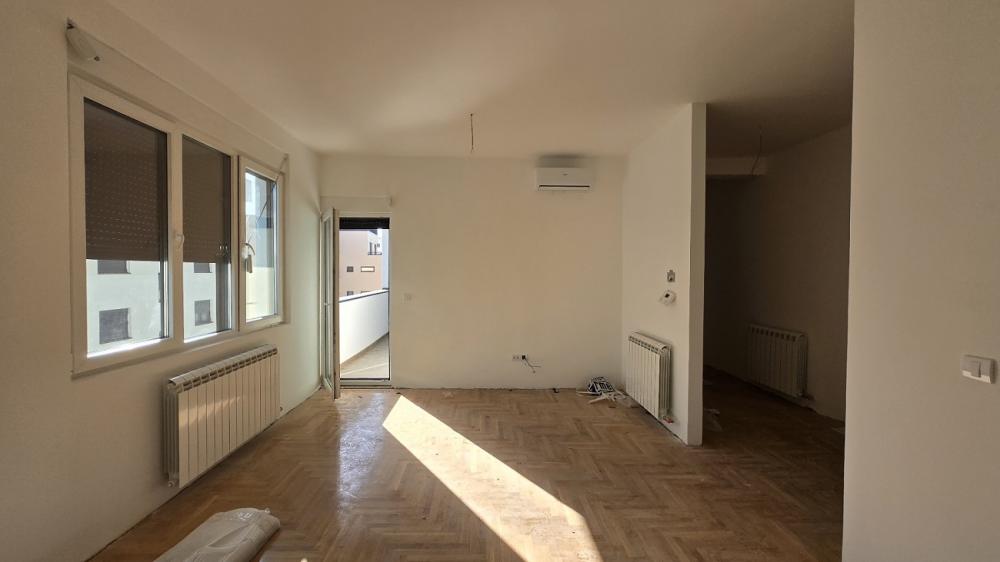 Stan na prodaju u Beogradu, Vračar,Crveni Krst, trosoban, 80m2, cena 280000 evra