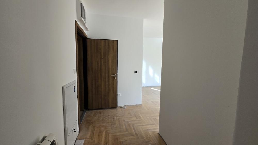 Stan na prodaju u Beogradu, Vračar,Crveni Krst, trosoban, 80m2, cena 280000 evra