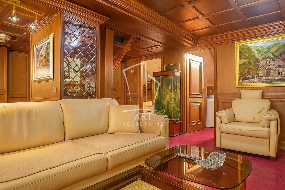 Stan na prodaju u Beogradu, Zemun, cetvorosoban, 64m2, cena 280000 evra