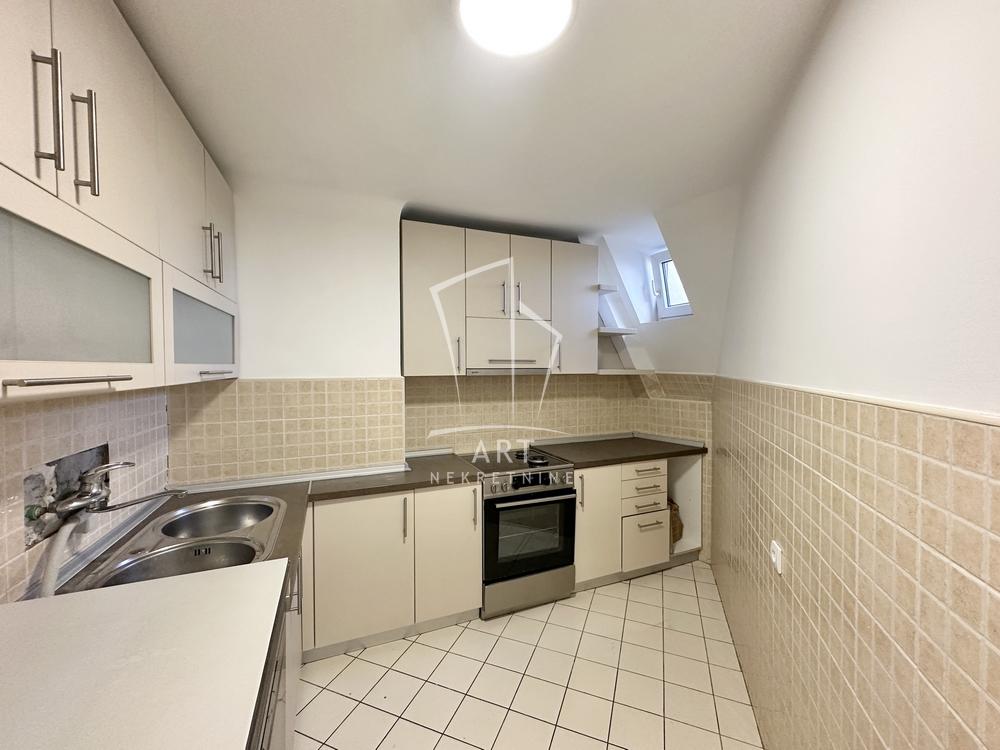 Stan na prodaju u Beogradu, Zemun, 175m2, cena 549000 evra