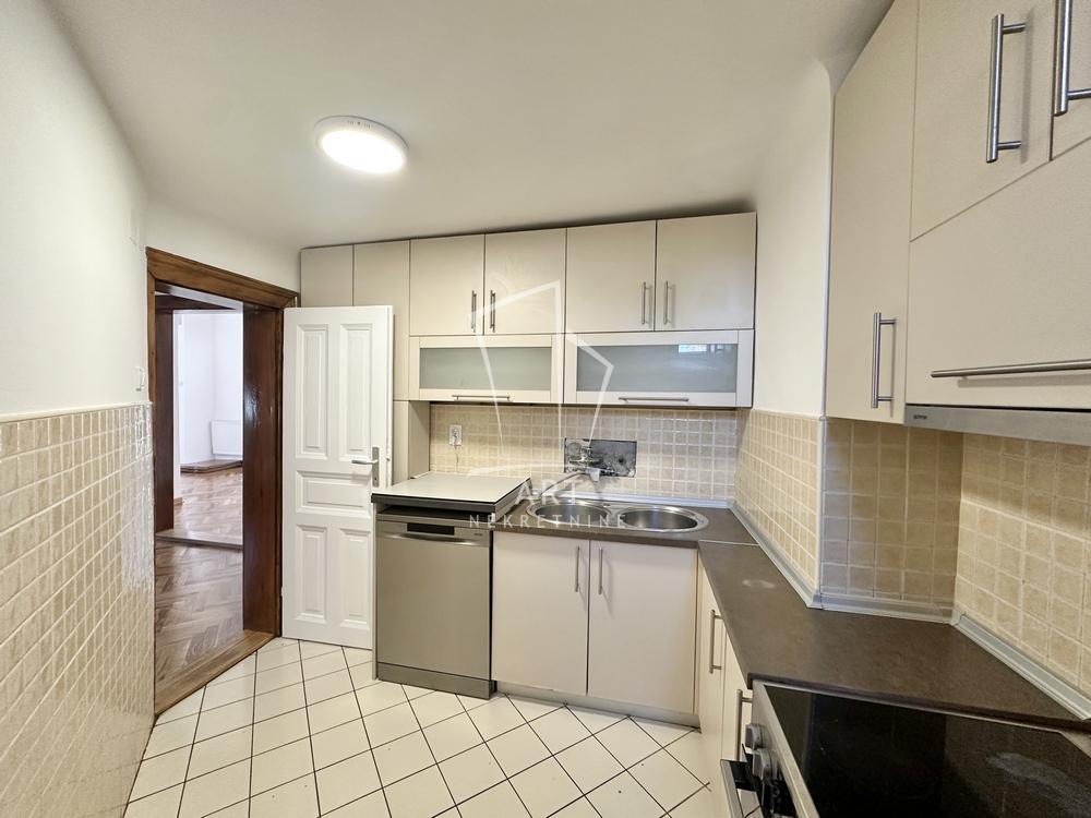 Stan na prodaju u Beogradu, Zemun, 175m2, cena 549000 evra