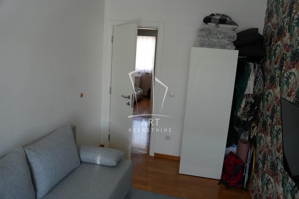 Stan na prodaju u Beogradu, Bulbulder, troiposoban, 83m2, cena 330000 evra