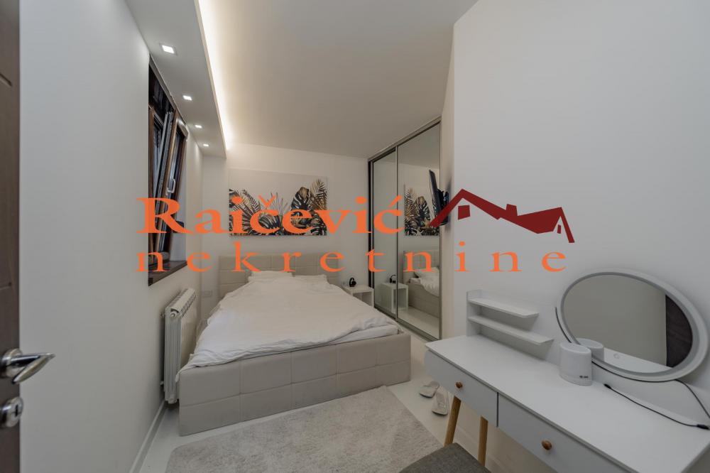 Stan na prodaju u Beogradu, Vračar (Hram), dvosoban, 60m2, cena 269000 evra