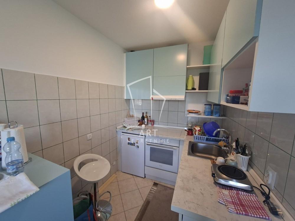 Stan na prodaju u Beogradu, Novi Beograd blok 70 (Kineski TC), dvosoban, 51m2, cena 179000 evra