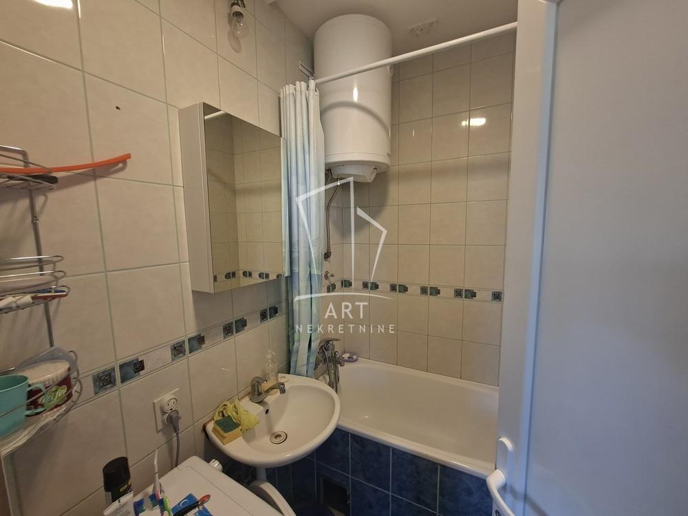 Stan na prodaju u Beogradu, Novi Beograd blok 70 (Kineski TC), dvosoban, 51m2, cena 179000 evra