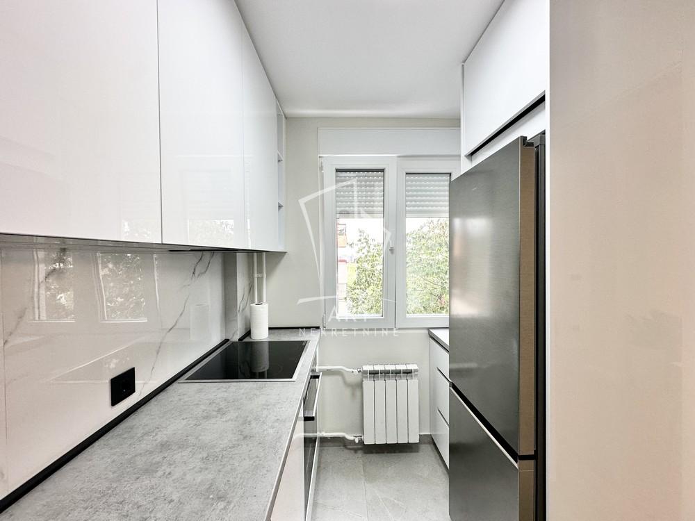 Stan na prodaju u Beogradu, Novi Beograd, dvoiposoban, 63m2, cena 230000 evra
