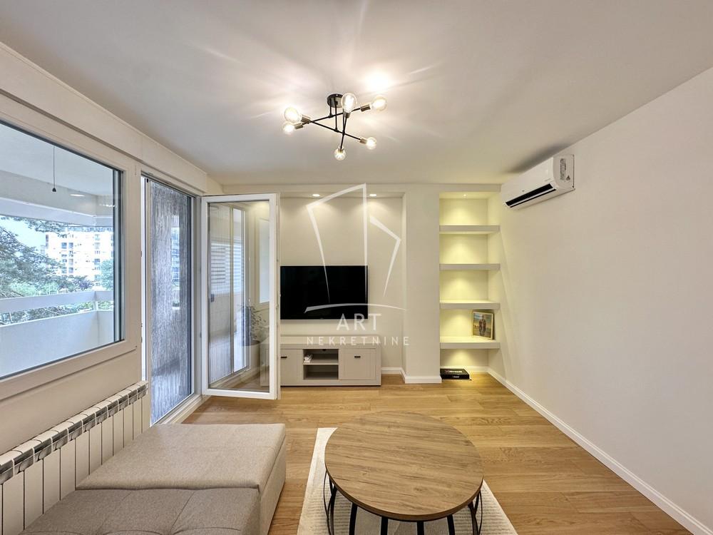 Stan na prodaju u Beogradu, Novi Beograd, dvoiposoban, 63m2, cena 230000 evra