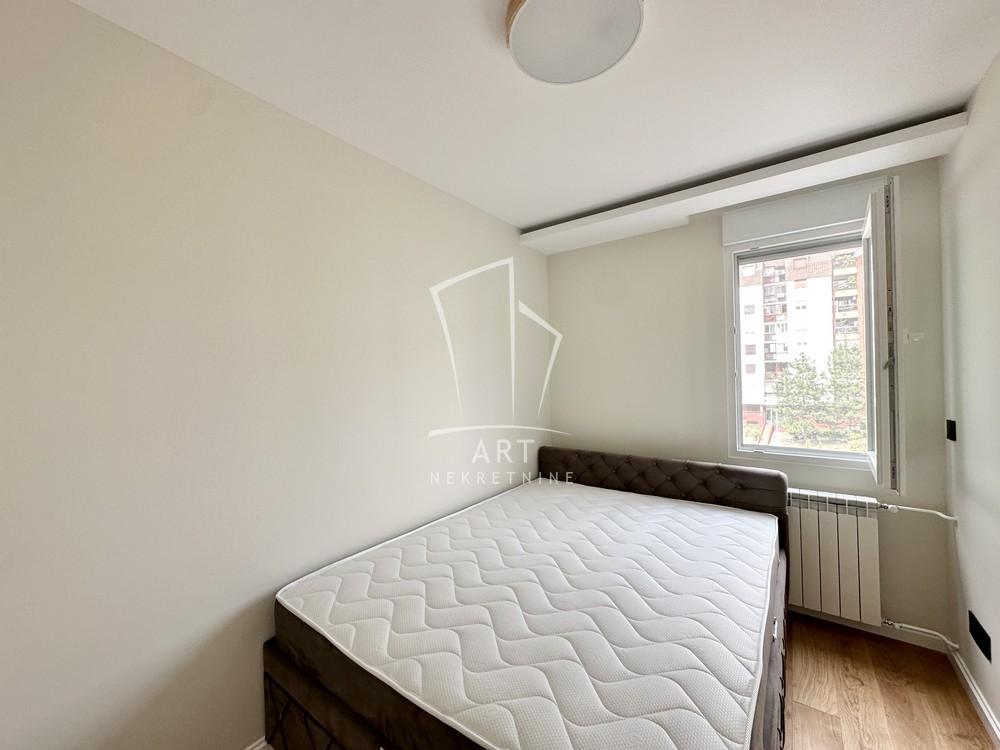 Stan na prodaju u Beogradu, Novi Beograd, dvoiposoban, 63m2, cena 230000 evra