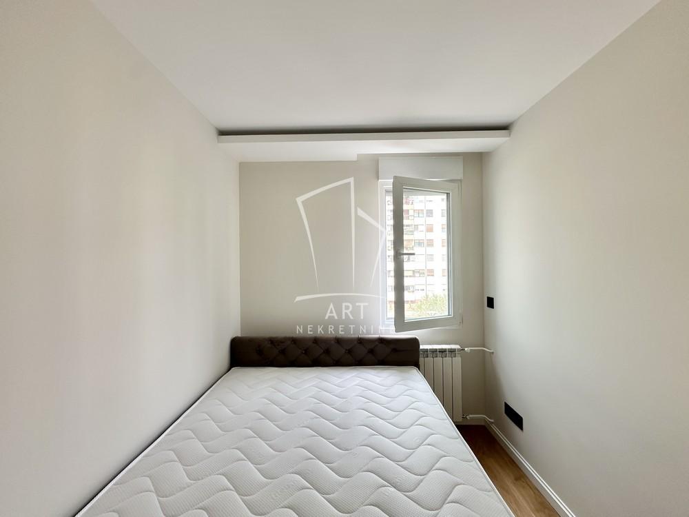 Stan na prodaju u Beogradu, Novi Beograd, dvoiposoban, 63m2, cena 230000 evra