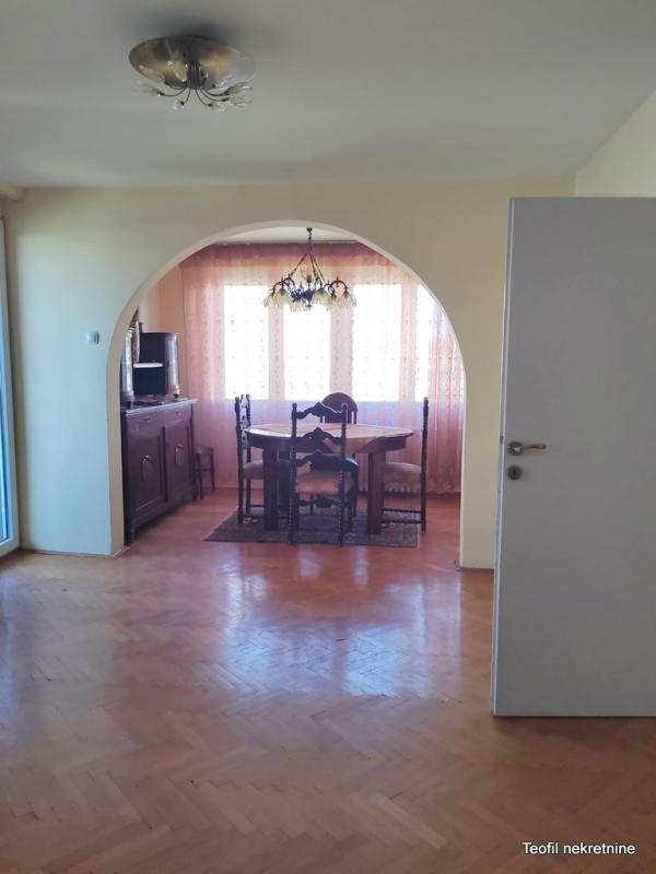 Stan na prodaju u Beogradu, Kalenić pijaca, cetvorosoban, 107m2, cena 450000 evra