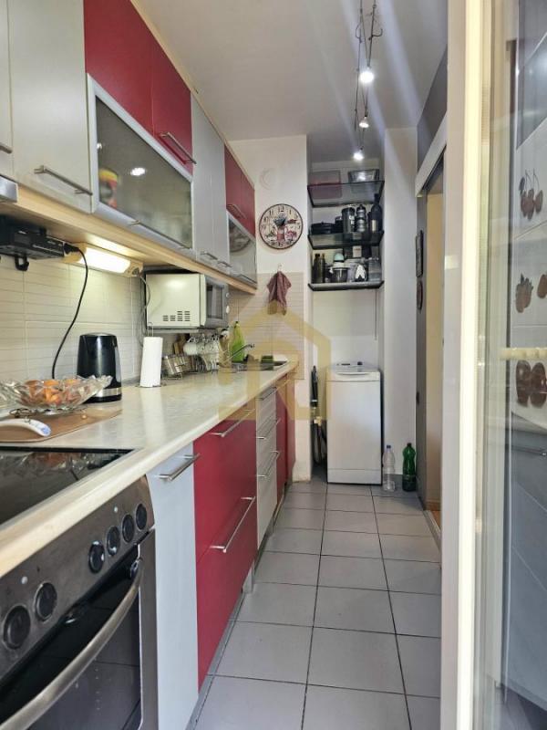 Stan na prodaju u Beogradu, Braće Jerković, trosoban, 75m2, cena 179000 evra