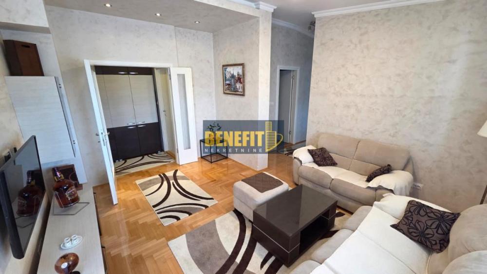 Stan na prodaju u Beogradu, Naselje Stepa Stepanović, trosoban, 96m2, cena 295000 evra