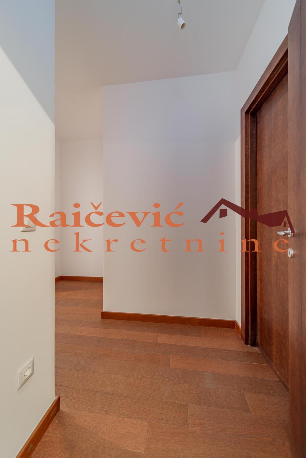 Stan na prodaju u Beogradu, Vračar (Hram), trosoban, 101m2, cena 495000 evra