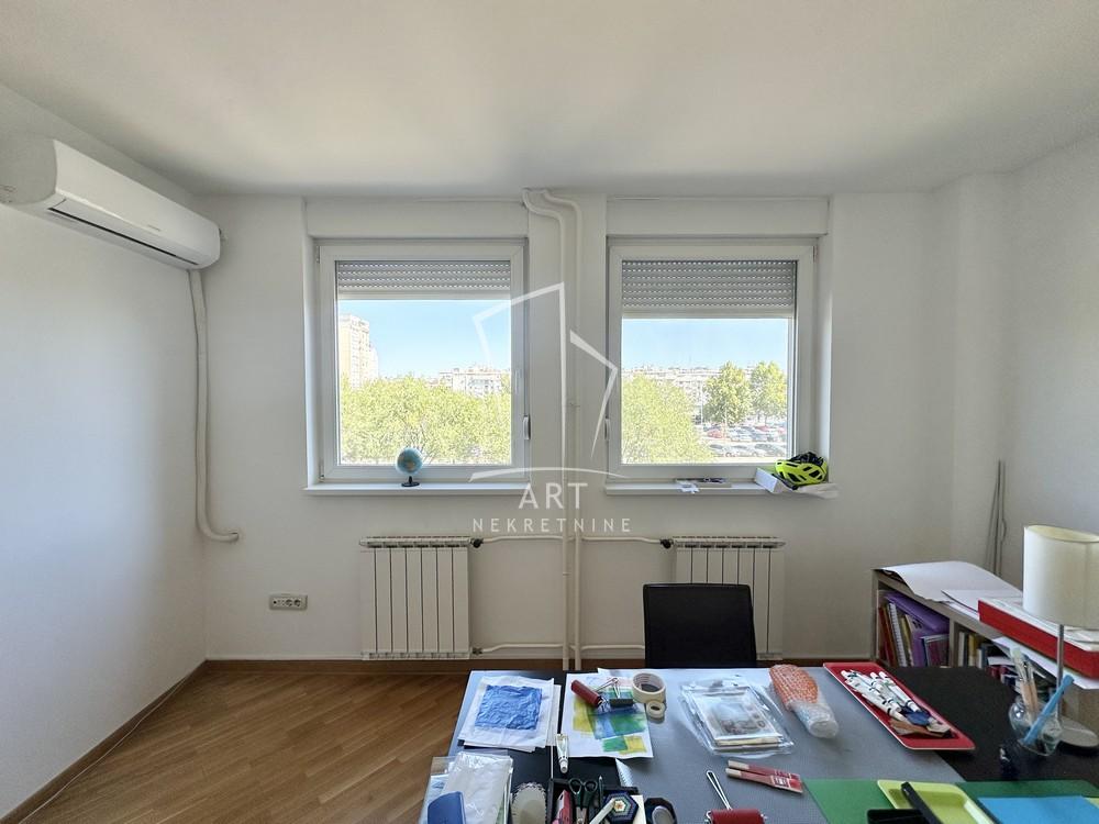 Stan na prodaju u Beogradu, Novi Beograd, cetvorosoban, 110m2, cena 490000 evra
