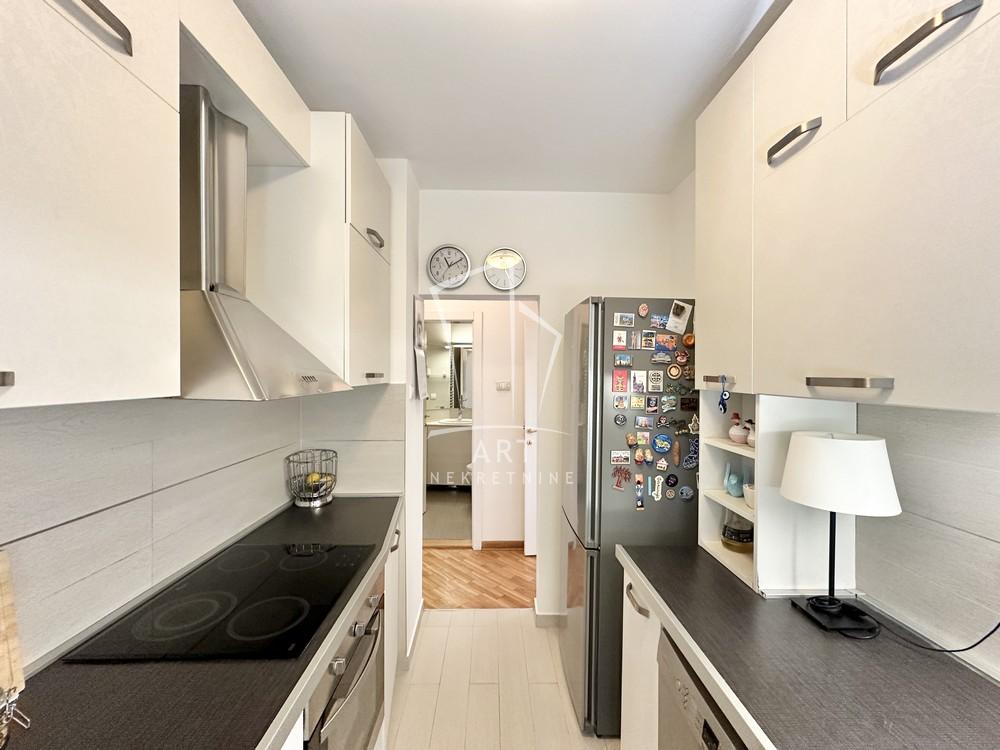 Stan na prodaju u Beogradu, Novi Beograd, cetvorosoban, 110m2, cena 490000 evra