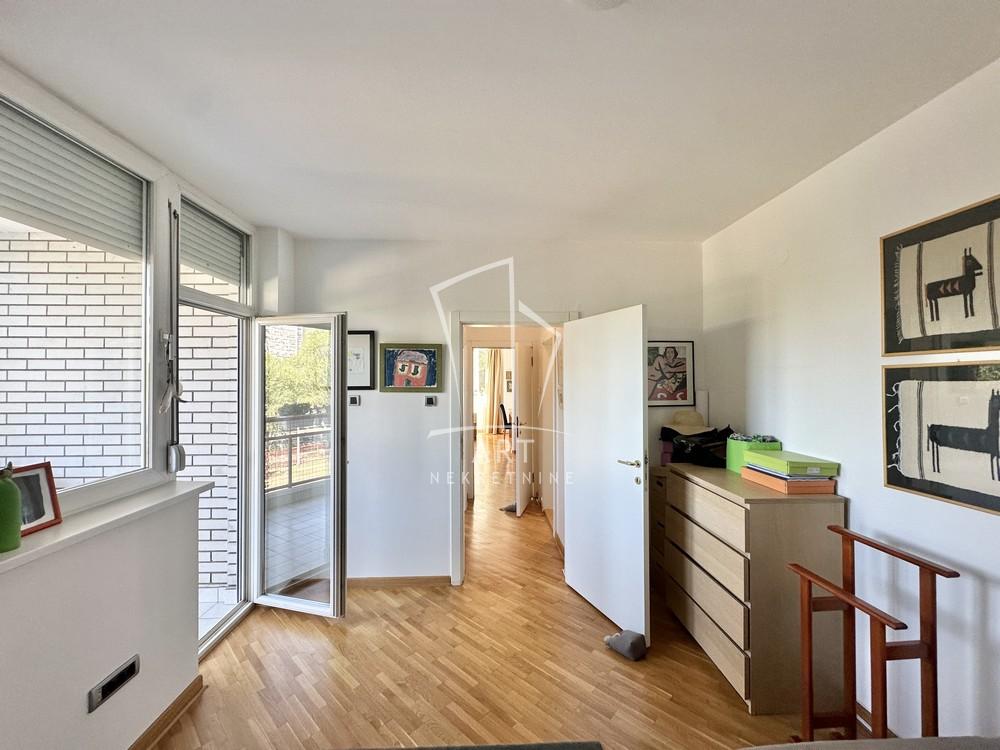 Stan na prodaju u Beogradu, Novi Beograd, cetvorosoban, 110m2, cena 490000 evra