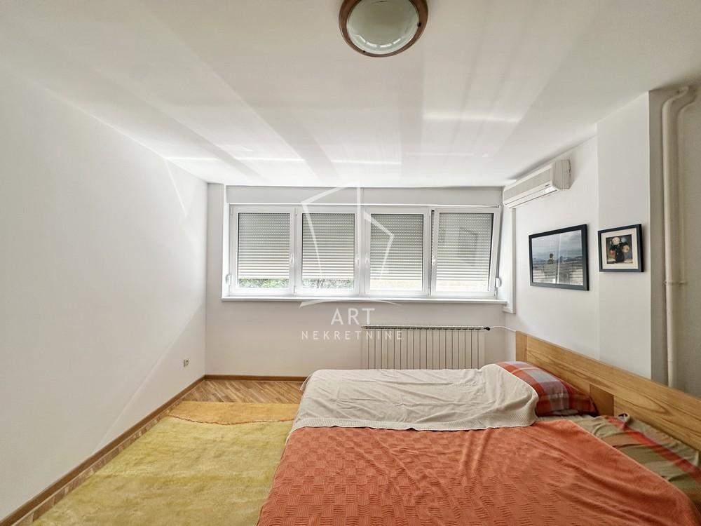 Stan na prodaju u Beogradu, Novi Beograd, cetvorosoban, 110m2, cena 490000 evra