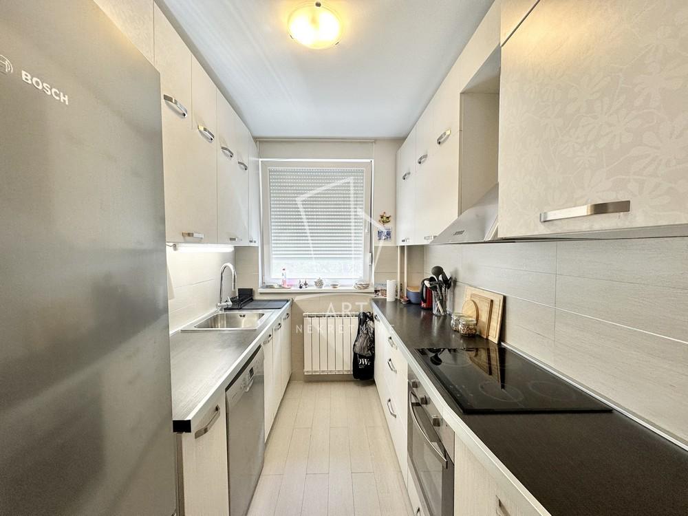 Stan na prodaju u Beogradu, Novi Beograd, cetvorosoban, 110m2, cena 490000 evra