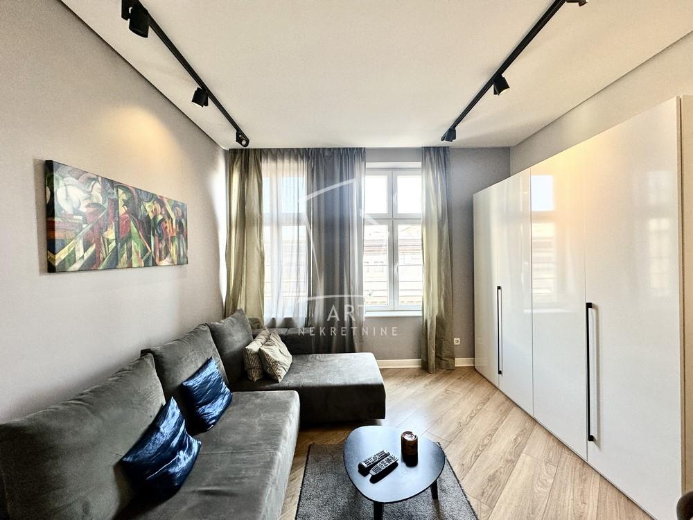 Stan na prodaju u Beogradu, Knez Mihailova, trosoban, 69m2, cena 479000 evra