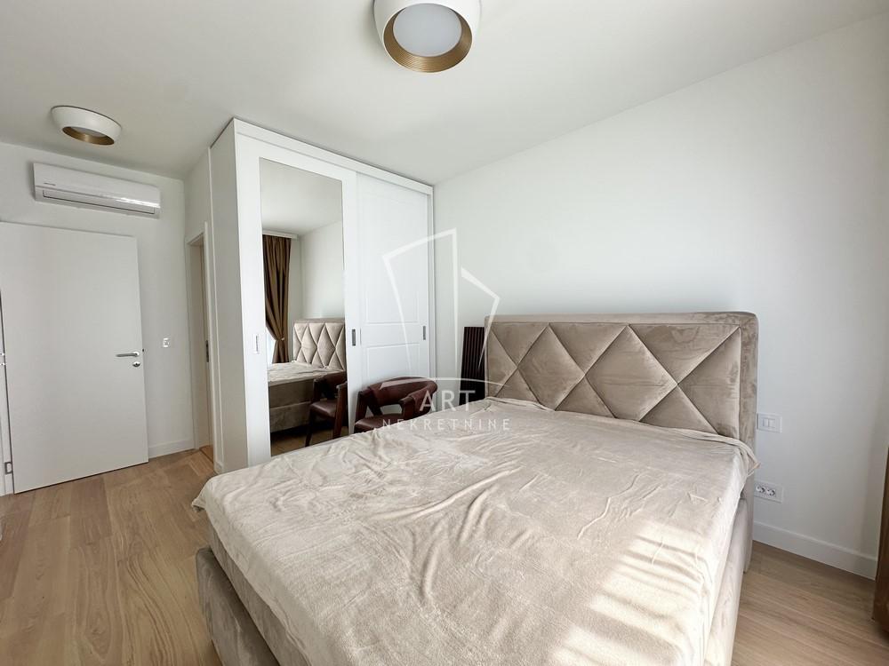 Stan na prodaju u Beogradu, Beograd na vodi, trosoban, 77m2, cena 425000 evra