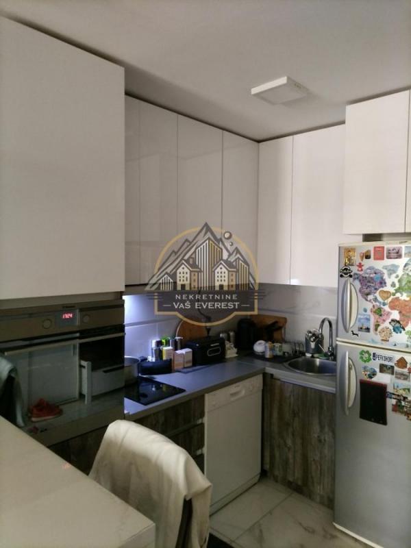 Stan na prodaju u Beogradu, Cvetanova ćuprija, dvoiposoban, 60m2, cena 147000 evra