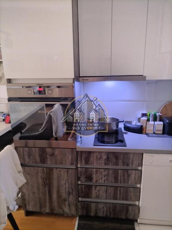 Stan na prodaju u Beogradu, Cvetanova ćuprija, dvoiposoban, 60m2, cena 147000 evra