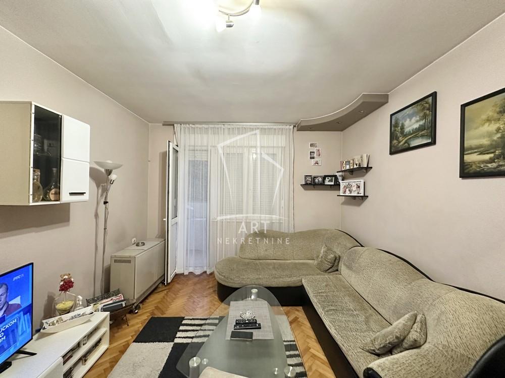 Stan na prodaju u Beogradu, Karaburma, troiposoban, 73m2, cena 175000 evra