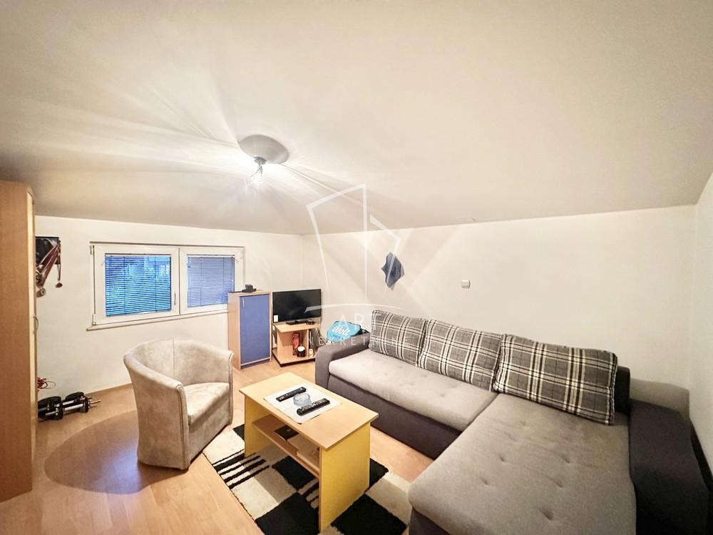 Stan na prodaju u Beogradu, Karaburma, troiposoban, 73m2, cena 175000 evra