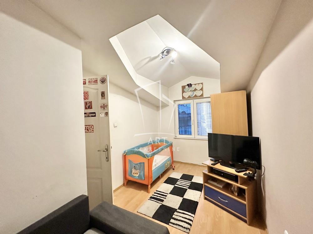 Stan na prodaju u Beogradu, Karaburma, troiposoban, 73m2, cena 175000 evra