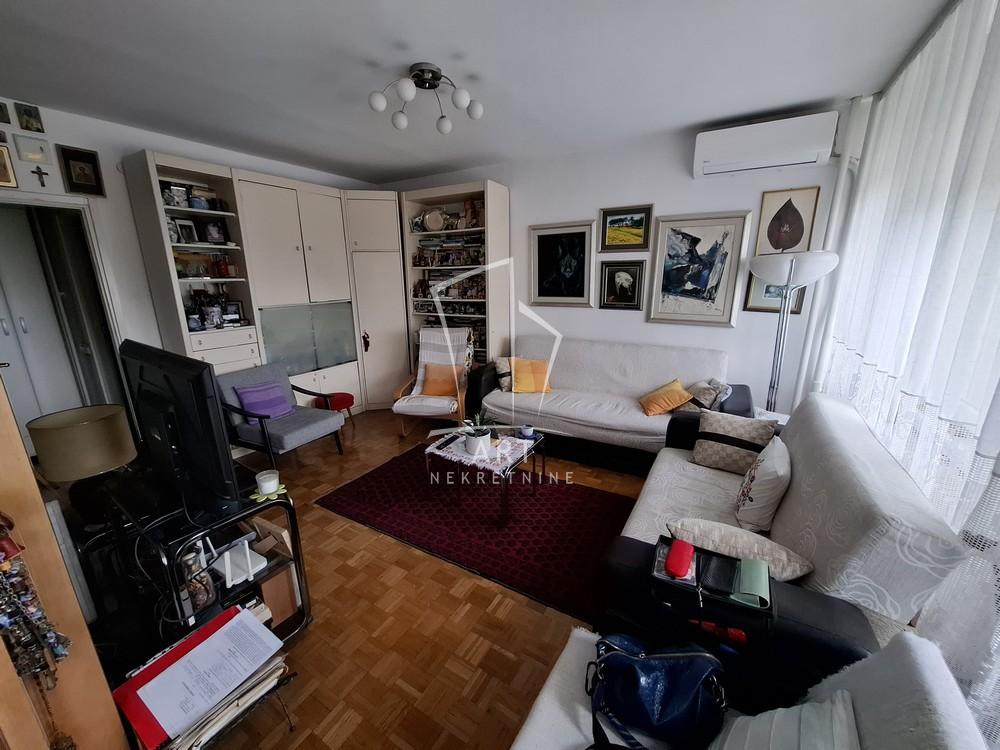 Stan na prodaju u Beogradu, Novi Beograd, jednoiposoban, 49m2, cena 200000 evra