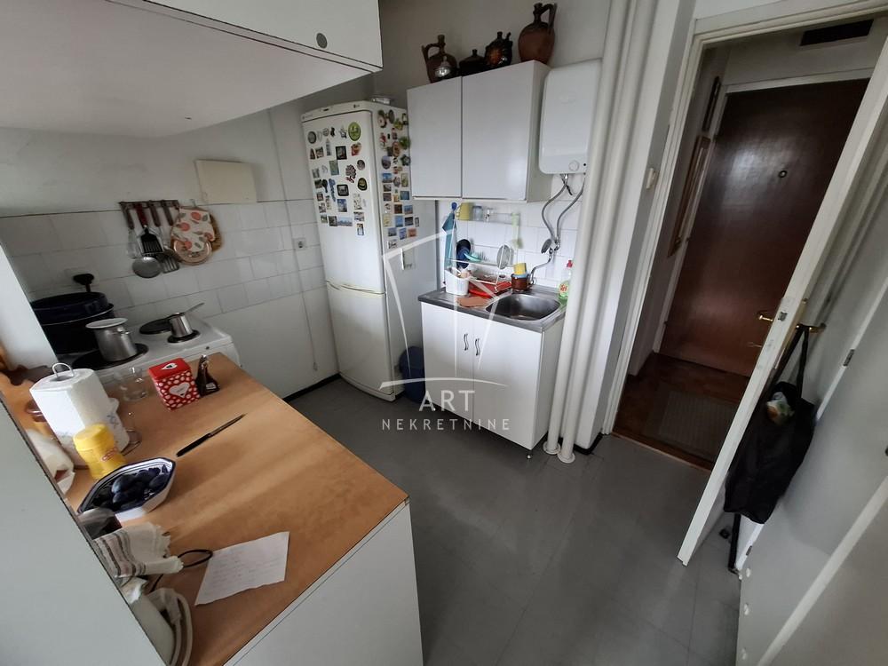 Stan na prodaju u Beogradu, Novi Beograd, jednoiposoban, 49m2, cena 200000 evra