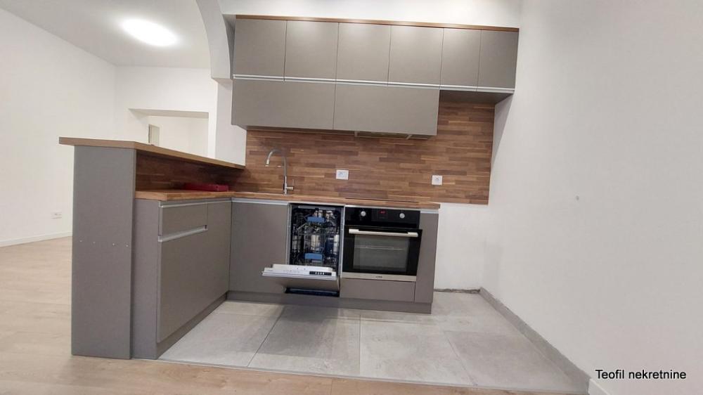 Stan na prodaju u Beogradu, Beograd (centar), cetvorosoban, 84m2, cena 380000 evra