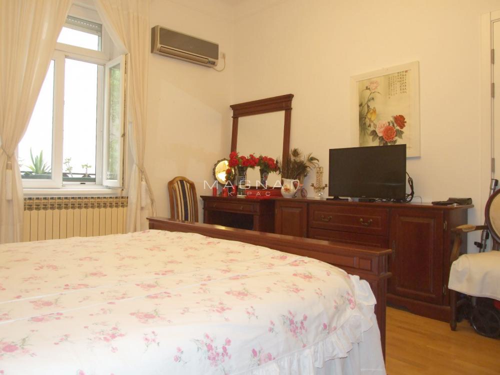 Stan na prodaju u Beogradu, Vračar, trosoban, 74m2, cena 314500 evra