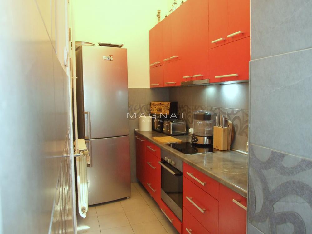 Stan na prodaju u Beogradu, Vračar, trosoban, 74m2, cena 314500 evra