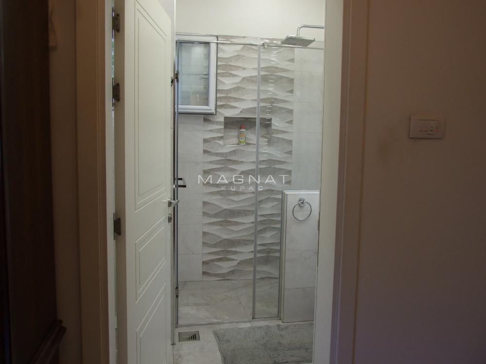 Stan na prodaju u Beogradu, Vračar, trosoban, 74m2, cena 314500 evra