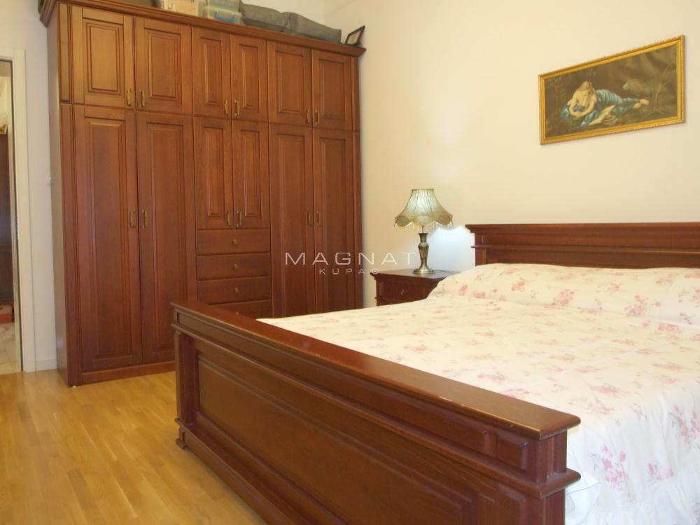 Stan na prodaju u Beogradu, Vračar, trosoban, 74m2, cena 314500 evra