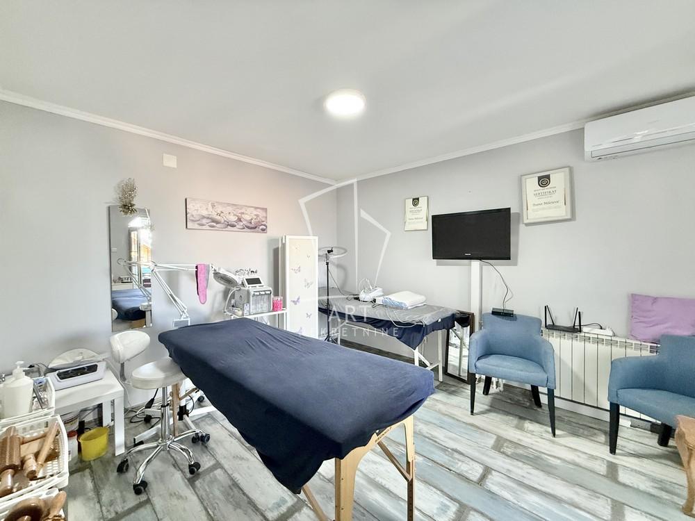 Stan na prodaju u Beogradu, Kumodraž, dvoiposoban, 64m2, cena 145000 evra
