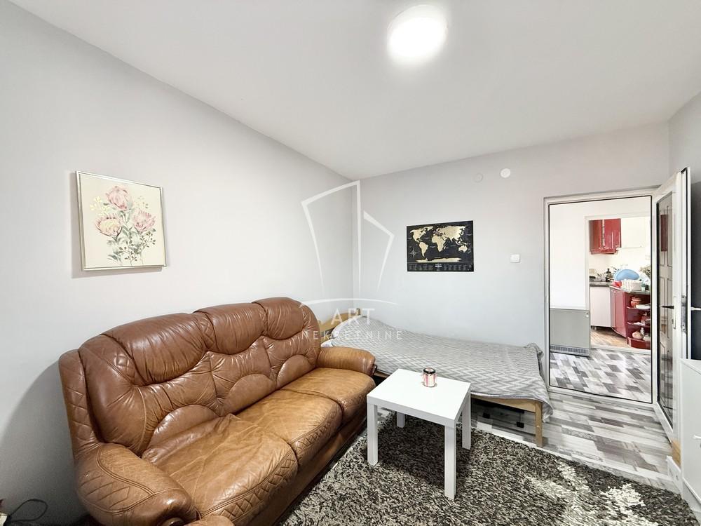 Stan na prodaju u Beogradu, Kumodraž, dvoiposoban, 64m2, cena 145000 evra