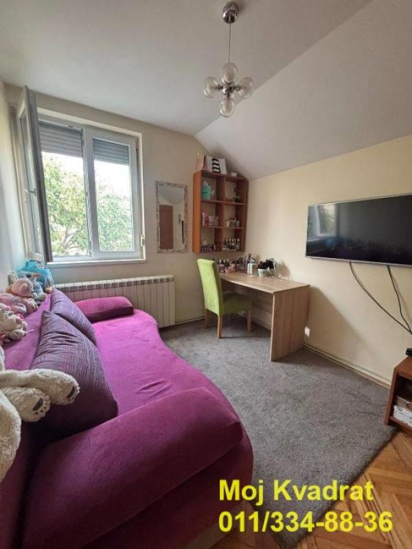 Stan na prodaju u Beogradu, Banovo brdo, cetvorosoban, 72m2, cena 170000 evra