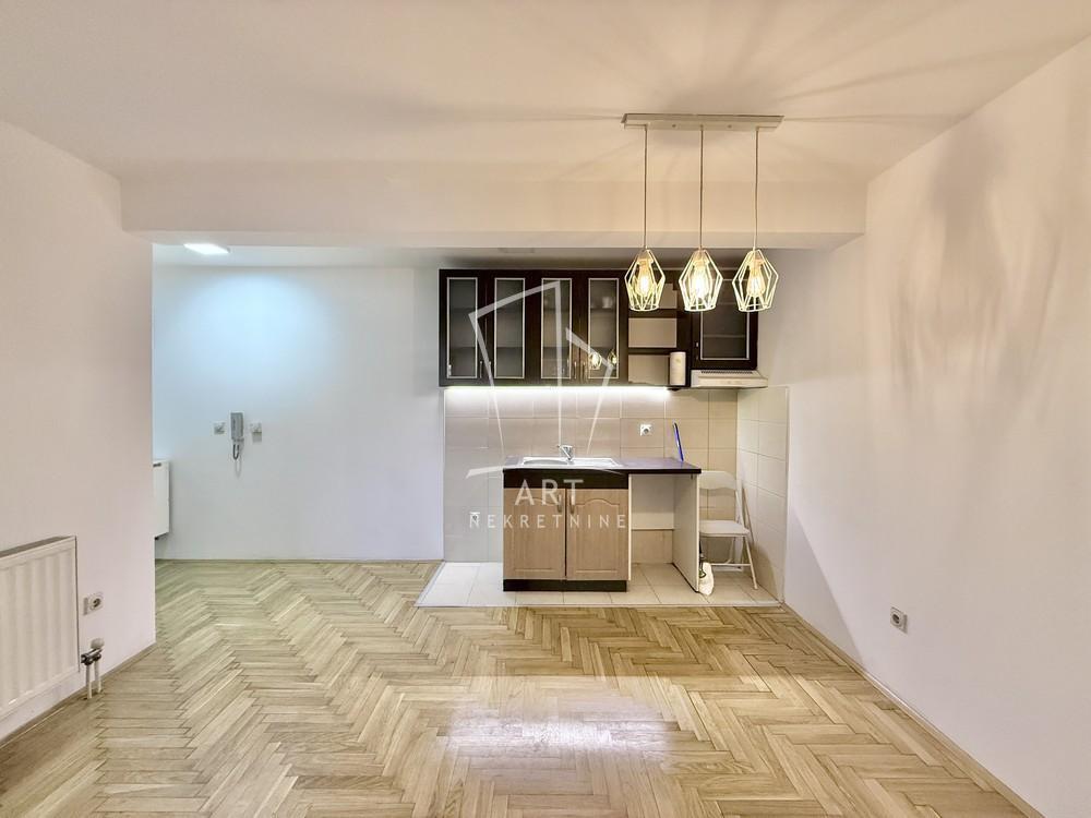 Stan na prodaju u Beogradu, Mirijevo, jednoiposoban, 37m2, cena 84000 evra